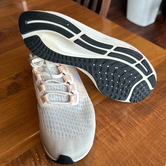 Nike - Picture 6 of 7